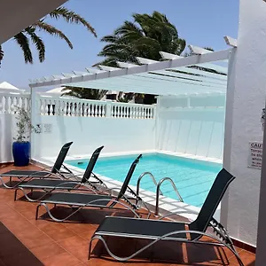https://casa-costa-bella.in-canary-islands.com